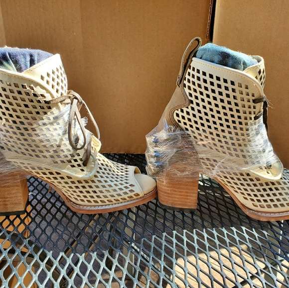 Freebirds - Benni - Picture 2 of 5